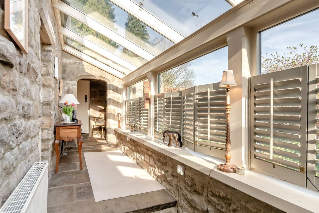 Property photo 3 of 37 Garden Room