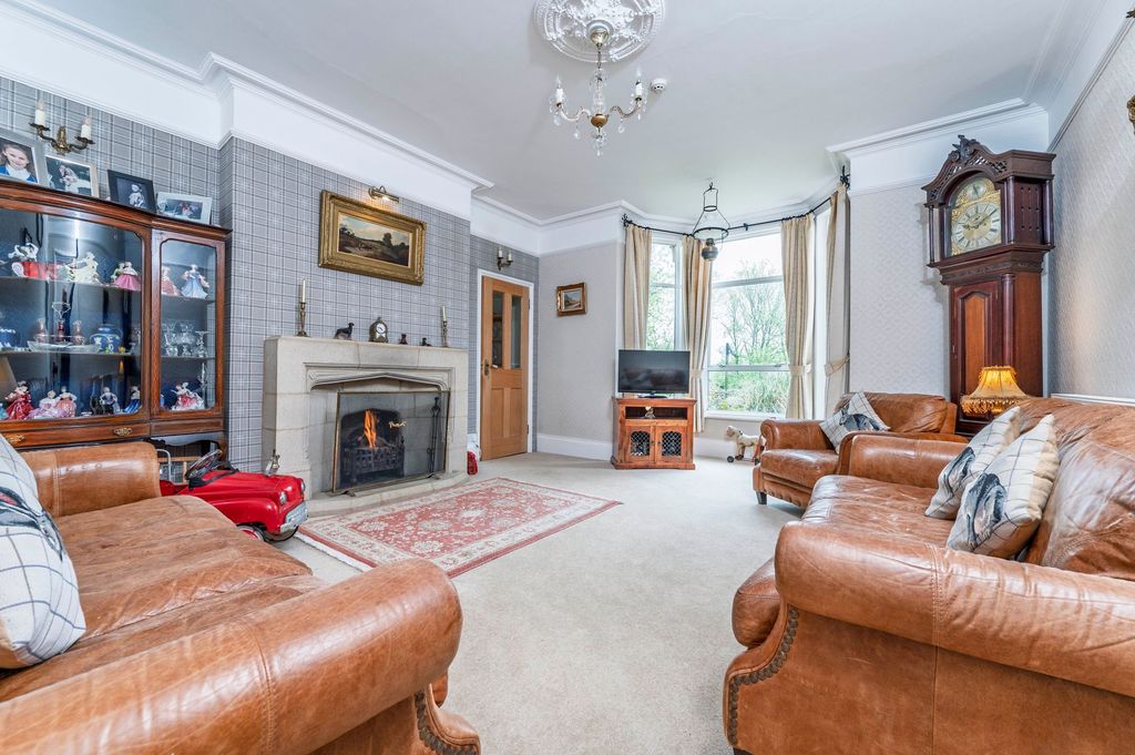 Property photo 3 of 40 Living Room