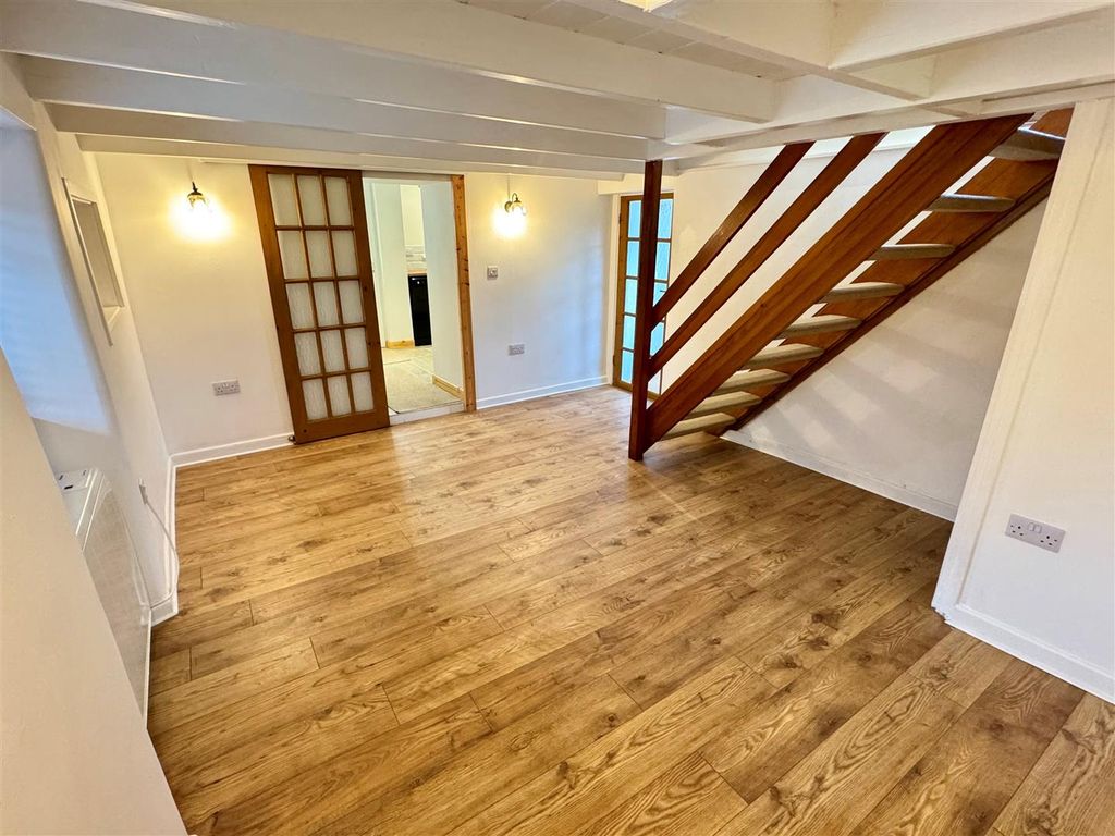 Property photo 3 of 9 Turnpike Cottage Dining Room