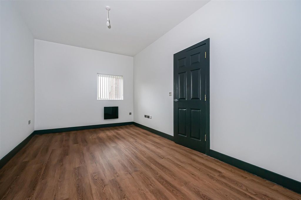 Property photo 3 of 10 Vic Quays1.Jpg