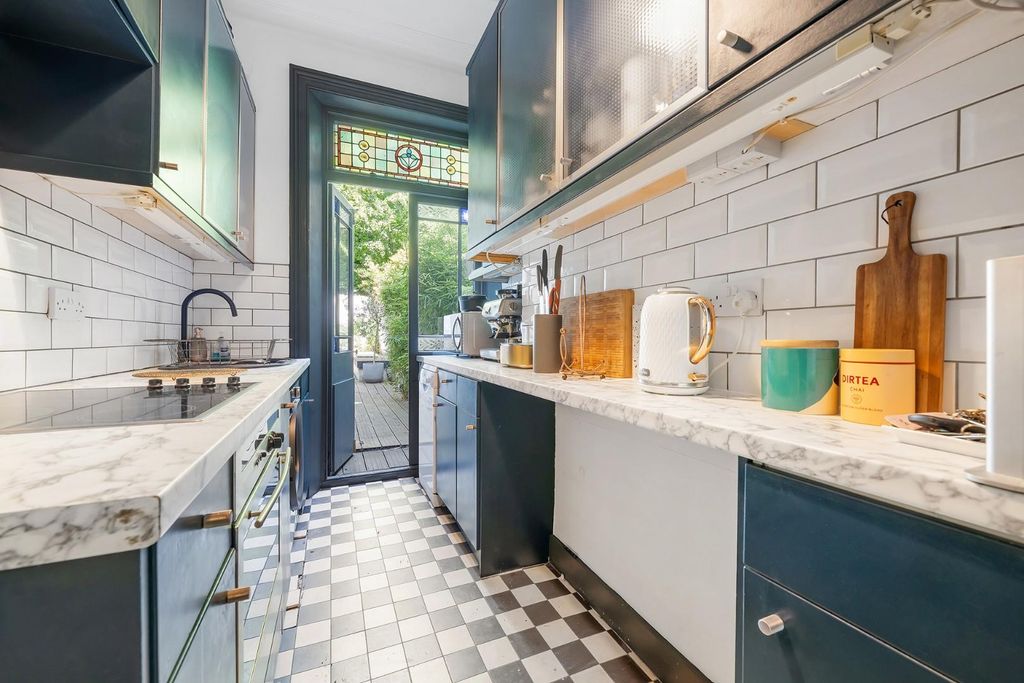 Property photo 3 of 11 Kitchen (2).Jpg