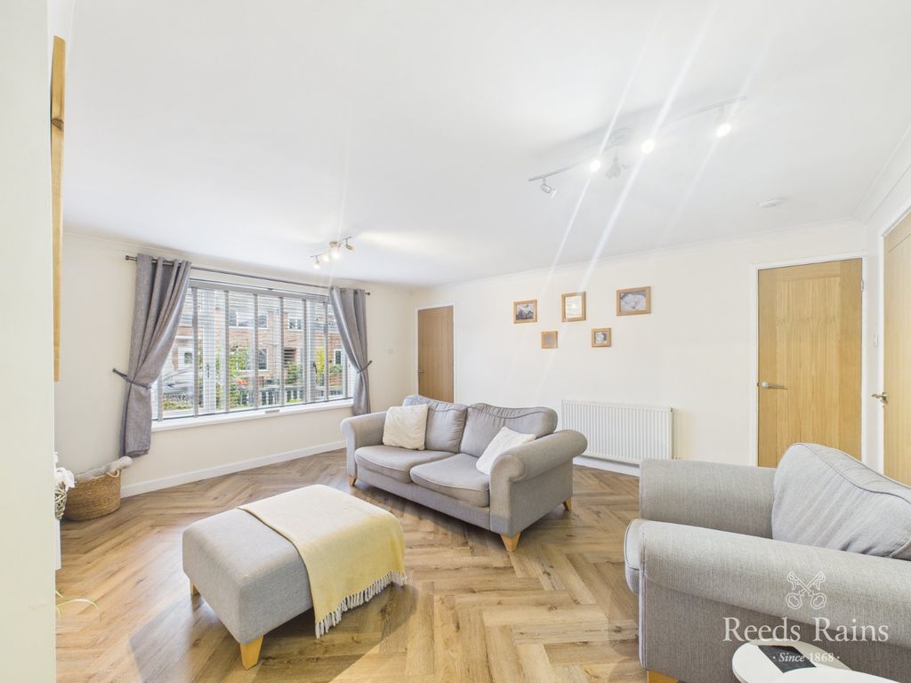 Property photo 2 of 26 Lounge