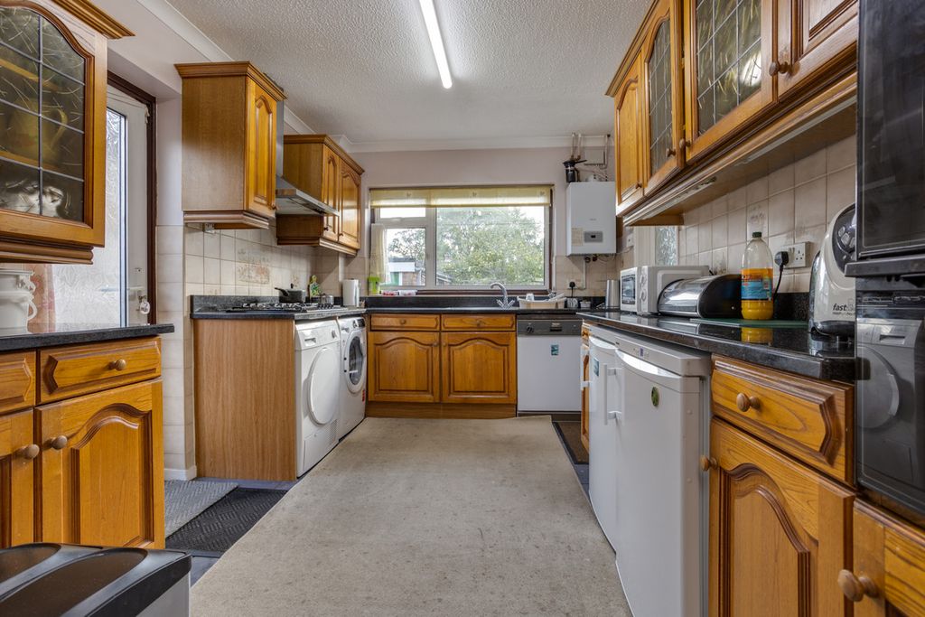 Property photo 2 of 33