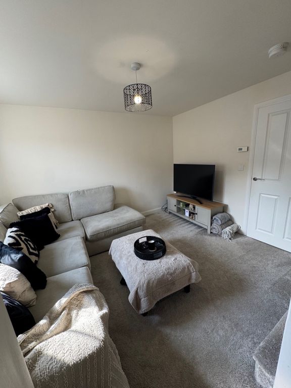 Property photo 3 of 14 Lounge