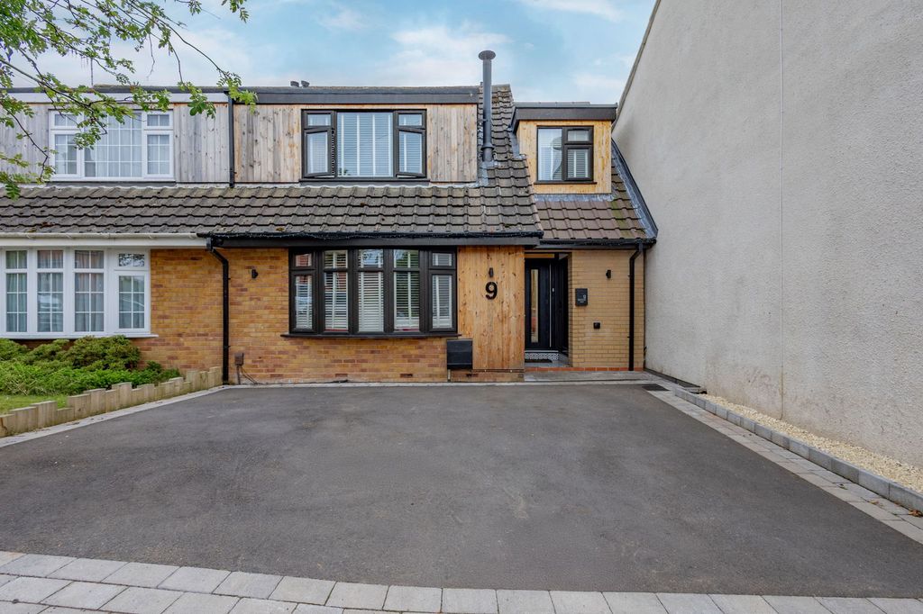 Property photo 3 of 35