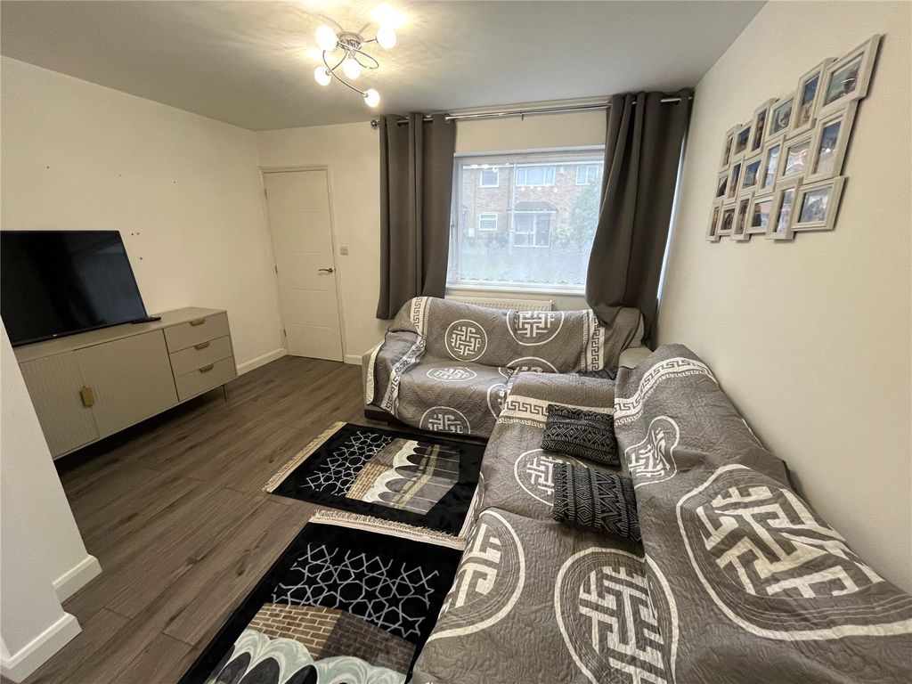 Property photo 2 of 9 Picture No. 16