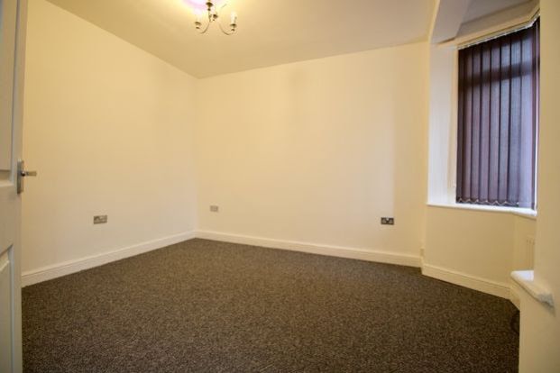Property photo 2 of 7 Living Room