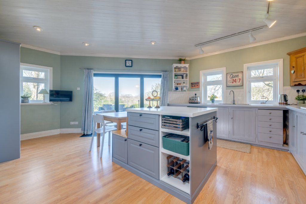Property photo 2 of 31 Dining Kitchen
