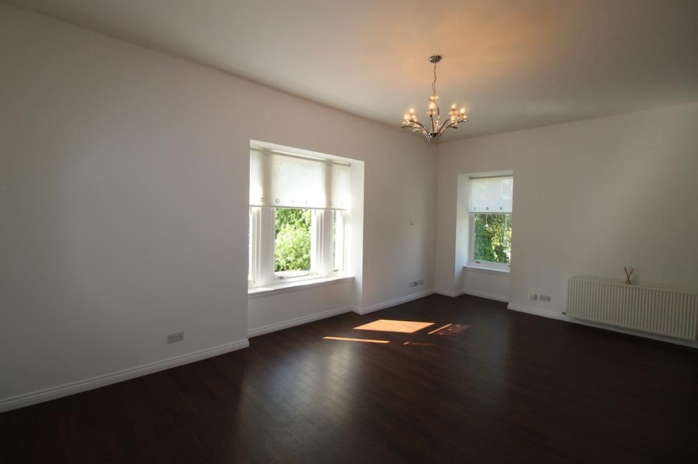 Property photo 3 of 8 Lounge