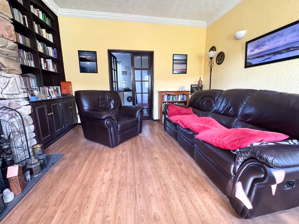 Property photo 3 of 16 South Lackenby Ewemove 9