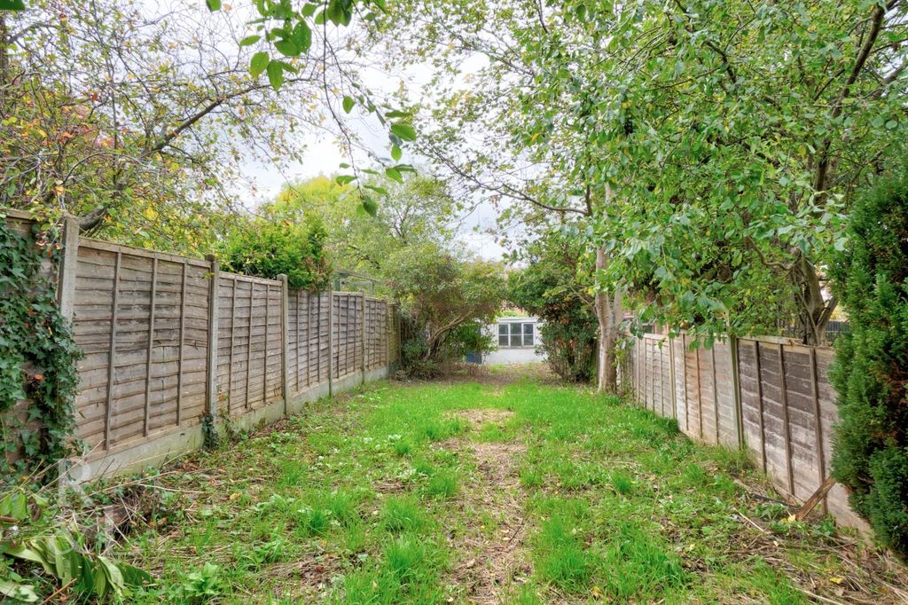 Property photo 2 of 23 75 Lansdowne Road (19).Jpg