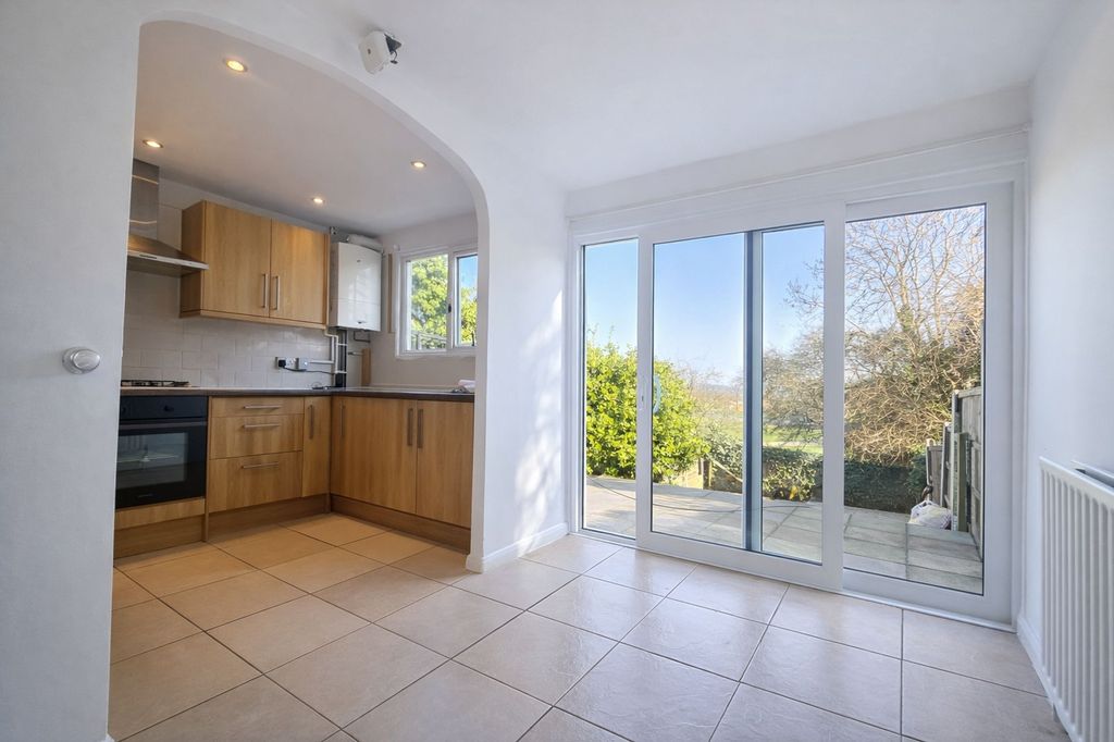 Property photo 3 of 11 Diner/Kitchen