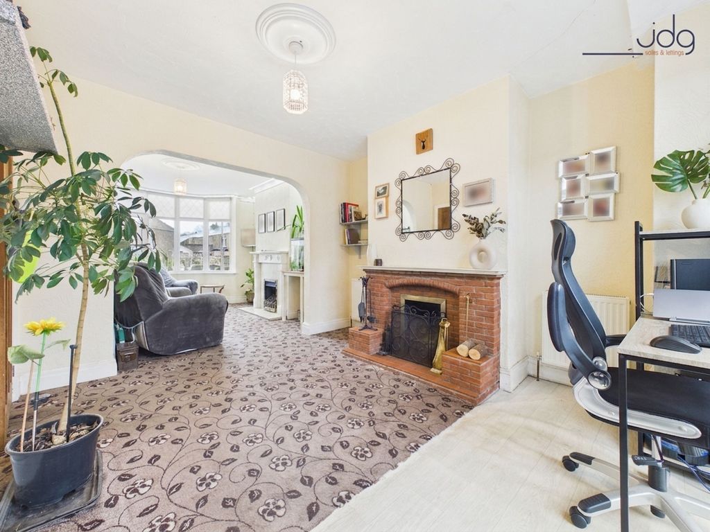 Property photo 2 of 11 Open Plan Living