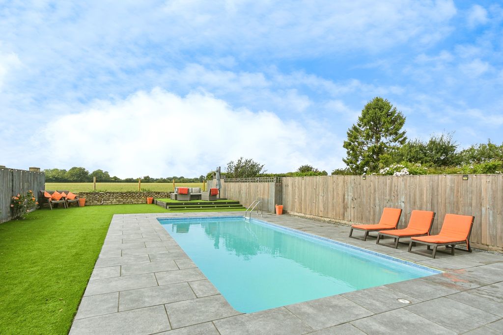 Property photo 2 of 31
