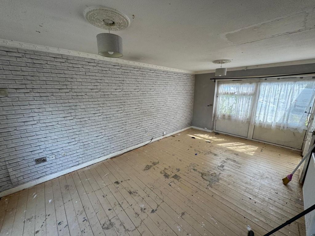 Property photo 3 of 17 2.1.Jpg