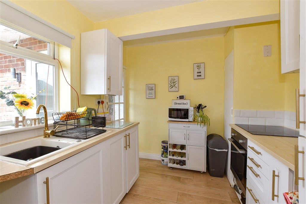 Property photo 2 of 10 Kitchen