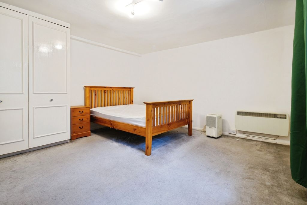 Property photo 3 of 17 Photo