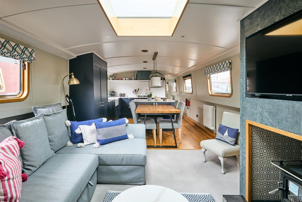 Property photo 2 of 22