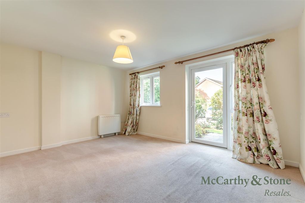 Property photo 2 of 16 8704608-Interior07.Jpg