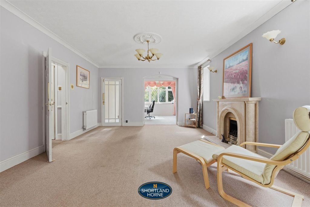 Property photo 3 of 60 Four Winds, Upper Eastern Green Lane (31 Of 71).Jp