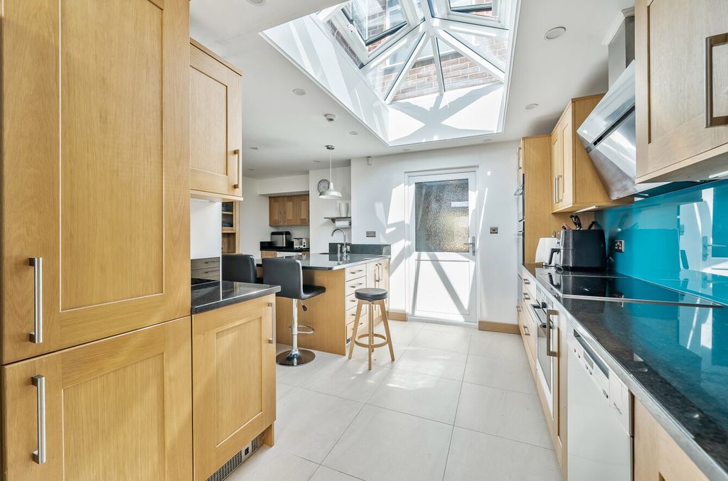 Property photo 3 of 19 1336694-20-689A1E...