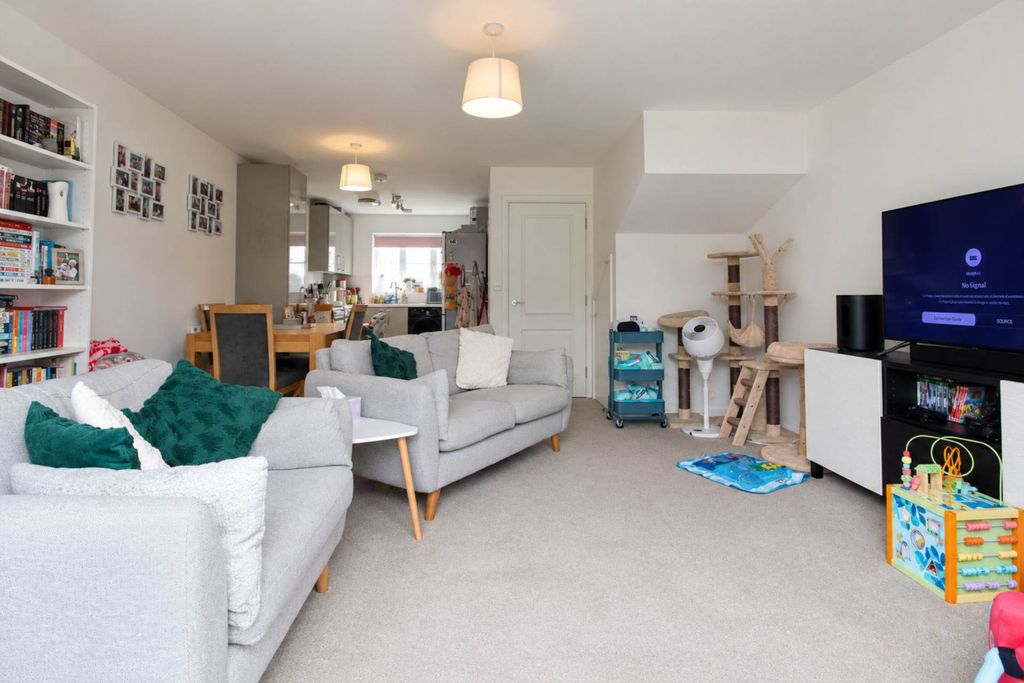 Property photo 3 of 12