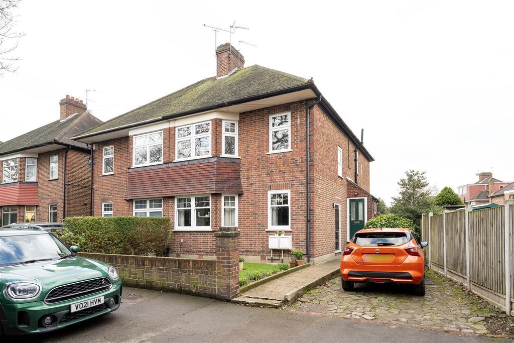 Property photo 1 of 20 Morgan Avenue, E17