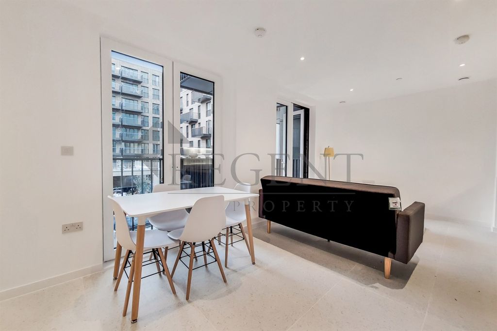 Property photo 3 of 9 Dining