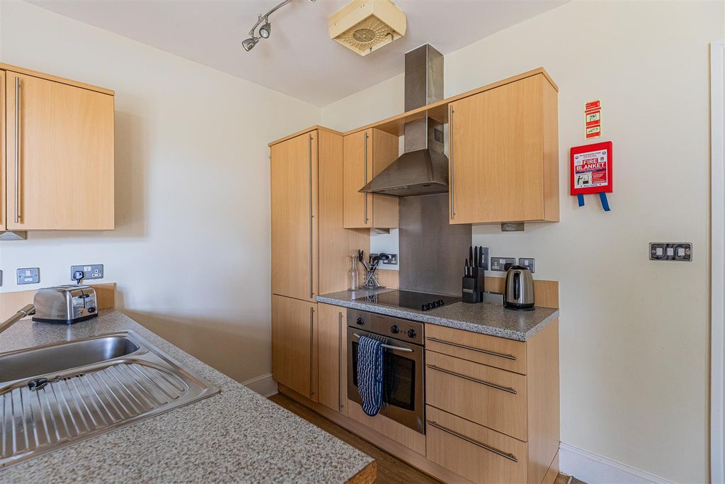 Property photo 2 of 11 Cathedral Road 74-76, 3-5.Jpg