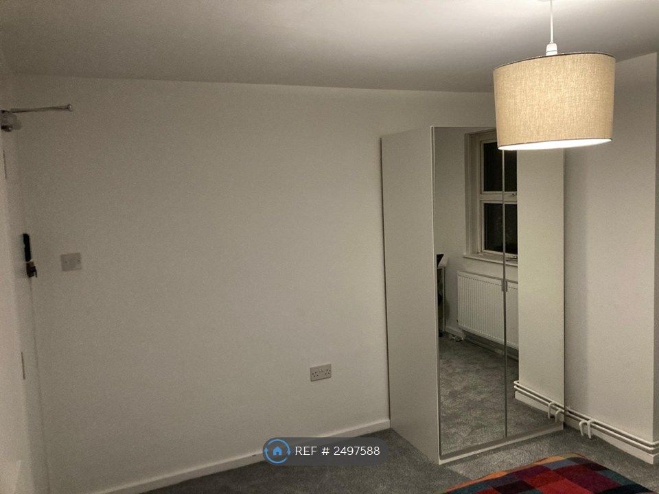 Property photo 3 of 14 Room 2 - Available On 1st August (£800)