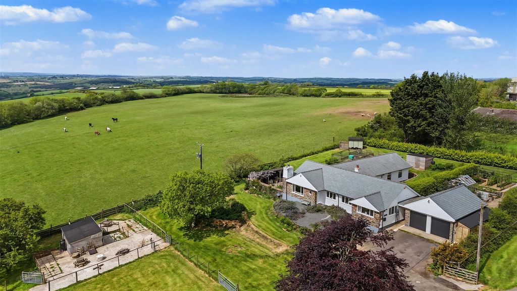 Property photo 2 of 18 Green Acres