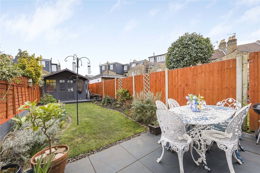 Property photo 2 of 18 Picture No. 16