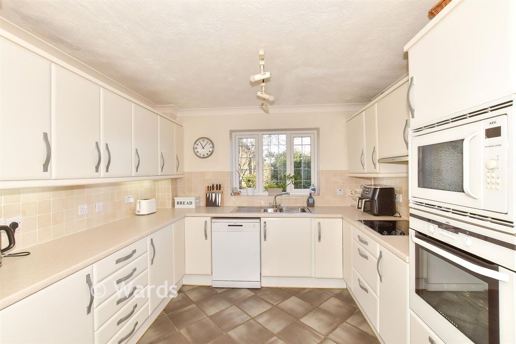 Property photo 3 of 17 Kitchen/ Breakfast Room