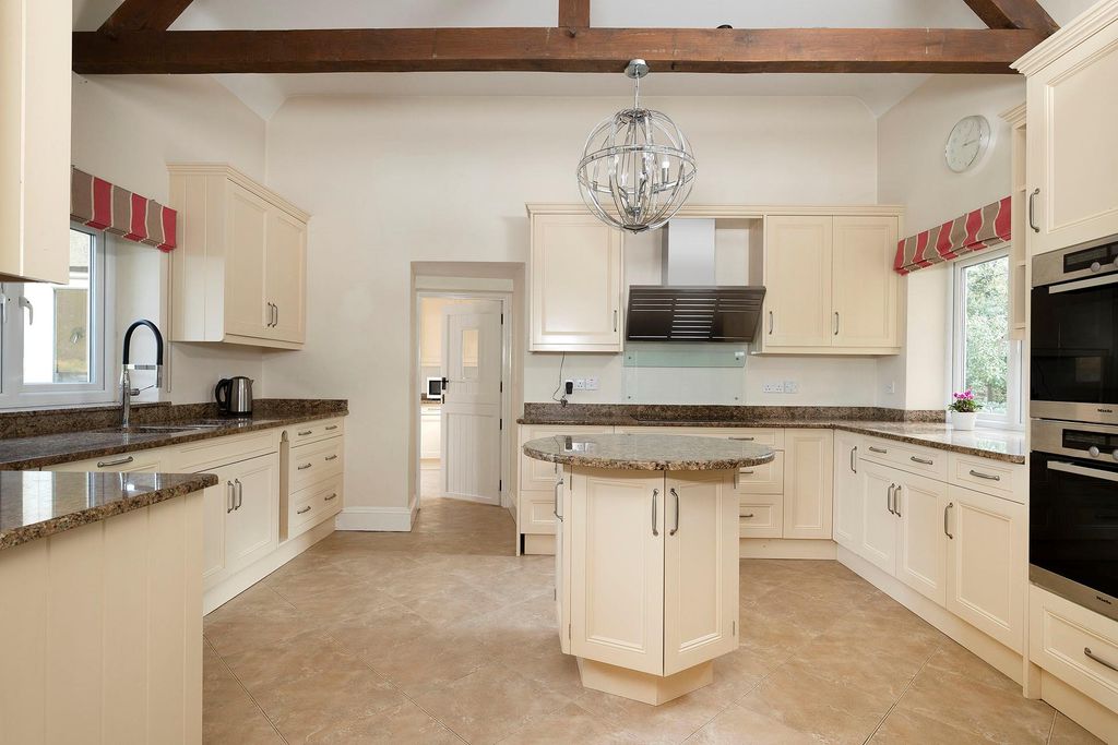 Property photo 2 of 27 Image