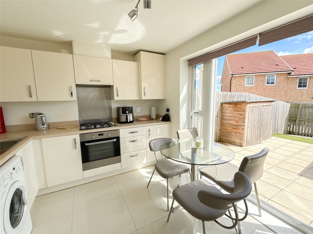 Property photo 3 of 18 Dining Kitchen