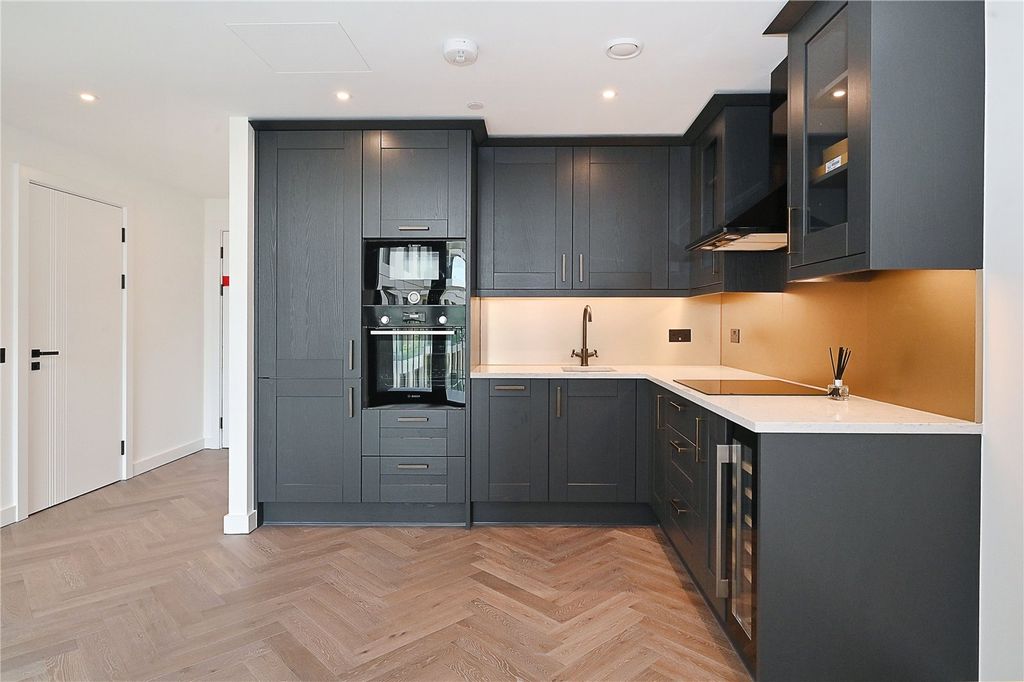 Property photo 3 of 17 Kitchen