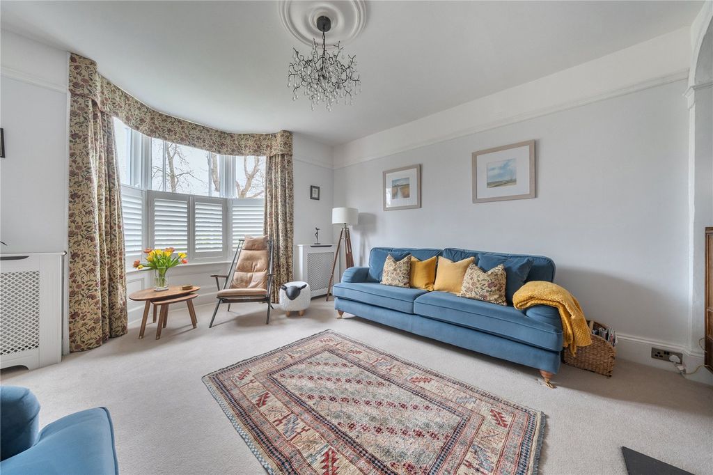 Property photo 3 of 28 Sitting Room