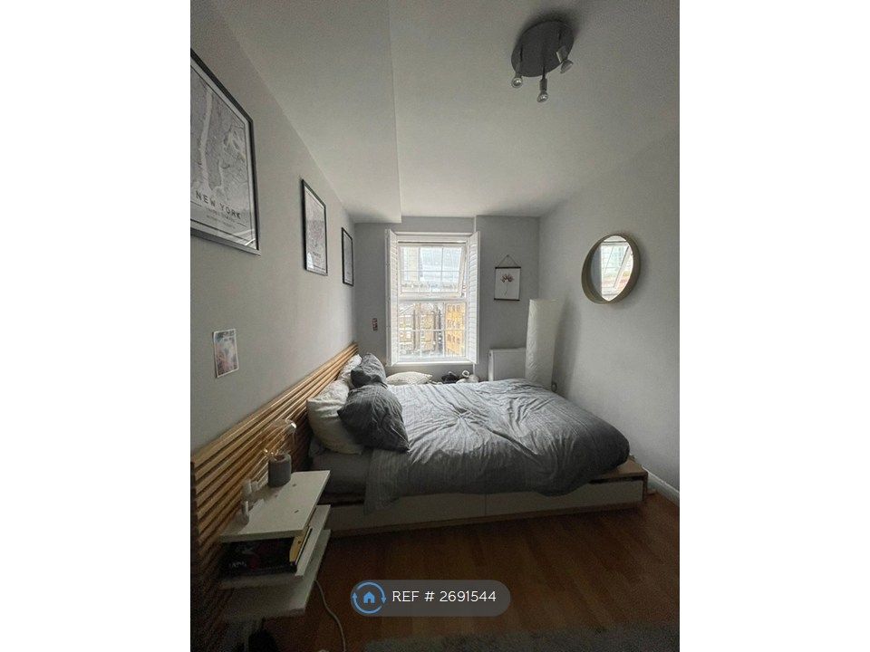 Property photo 1 of 12 Main Bedroom