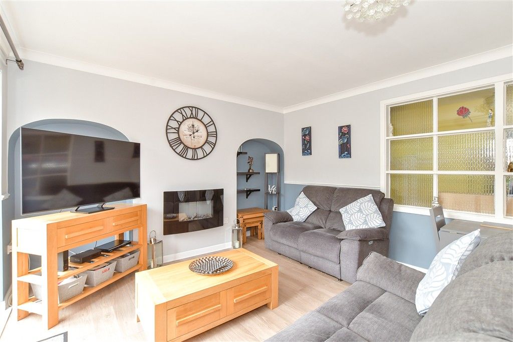 Property photo 3 of 12 Lounge