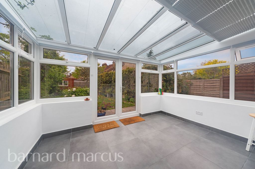 Property photo 3 of 11 Conservatory