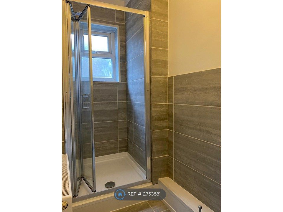 Property photo 2 of 10 Bathroom