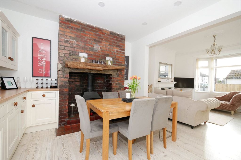 Property photo 3 of 22 Picture No. 16