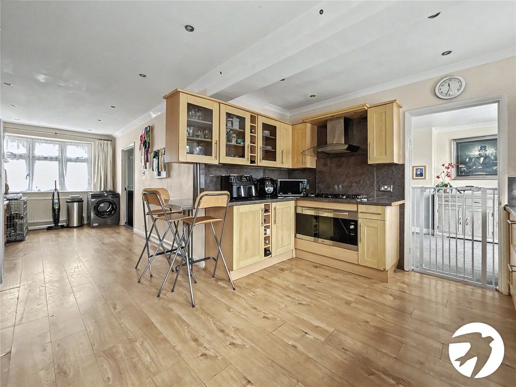 Property photo 2 of 30 Picture No. 12