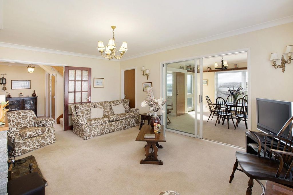 Property photo 2 of 27