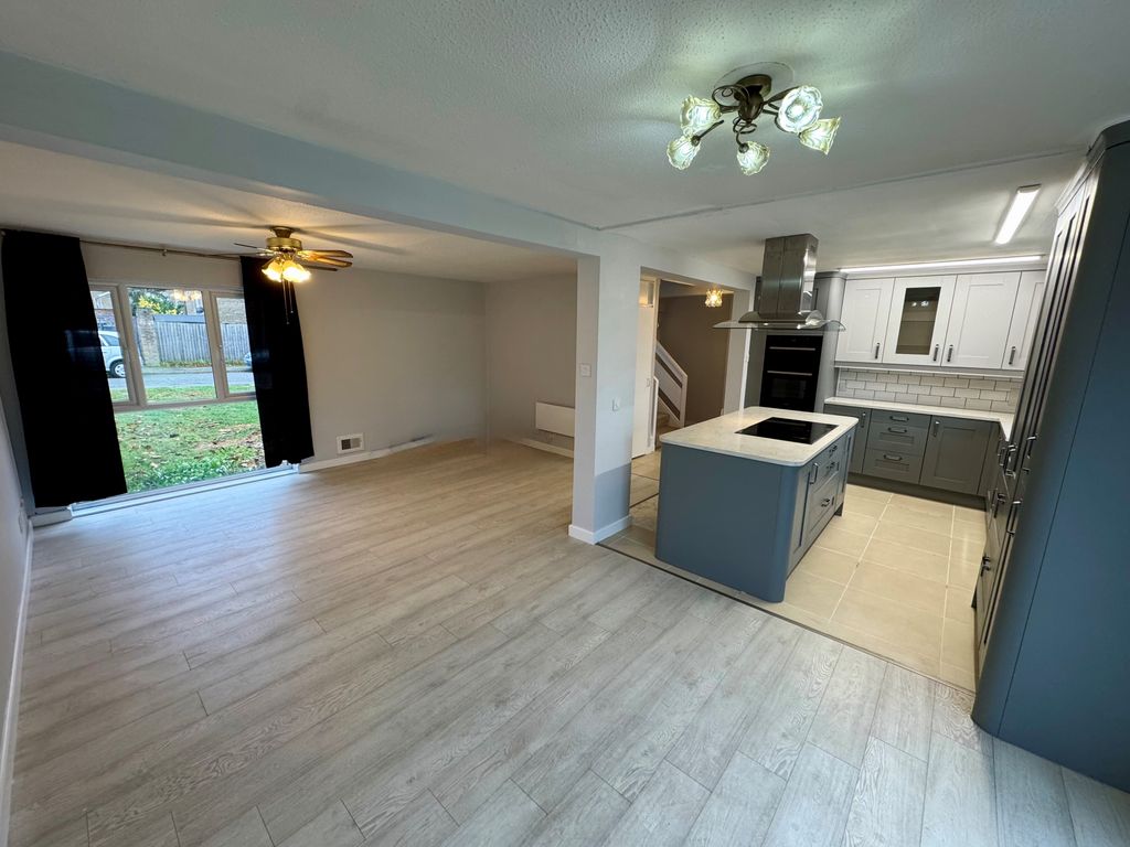 Property photo 2 of 12 Kitchen