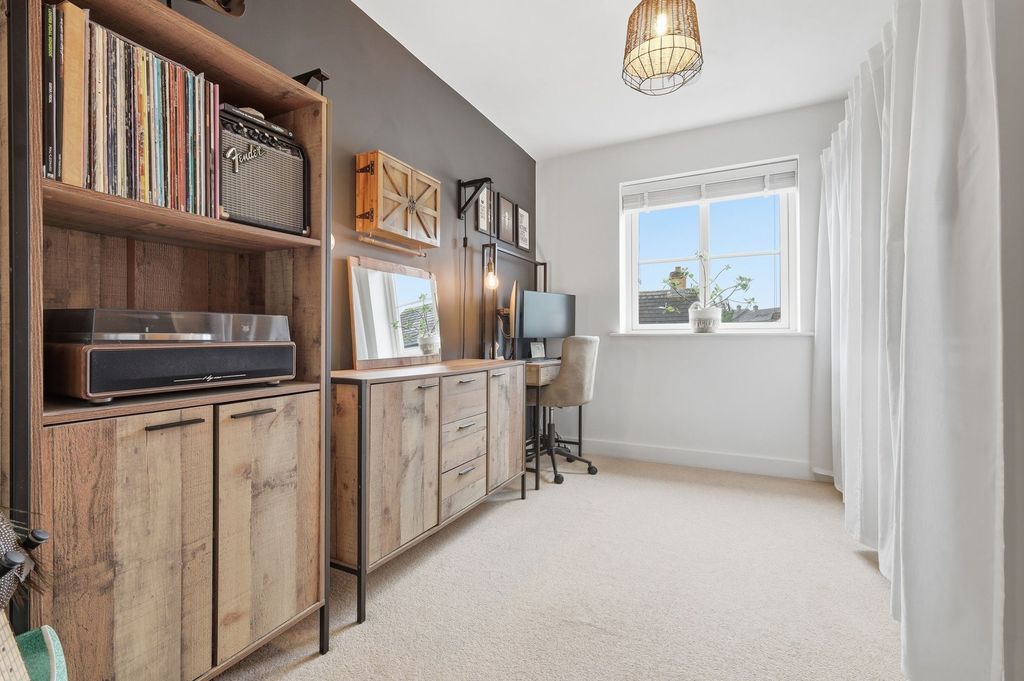 Additional image 12 of 2 bed flat for saleBuckingham Road, Epping CM16
