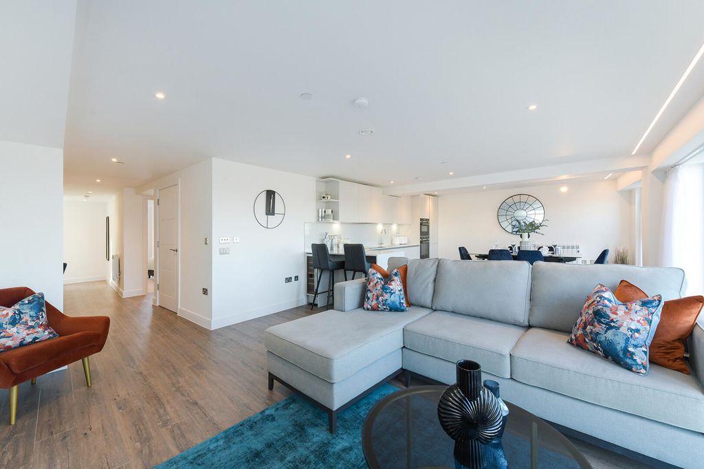 Property photo 3 of 14 Living Room