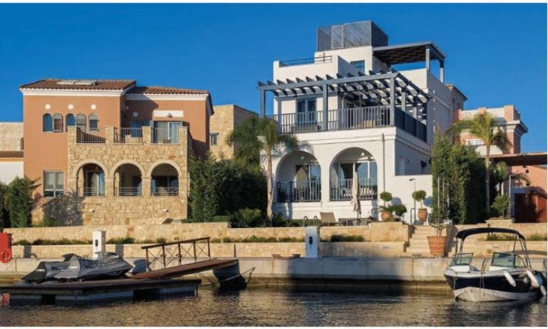 Property photo 1 of 8 Villa
