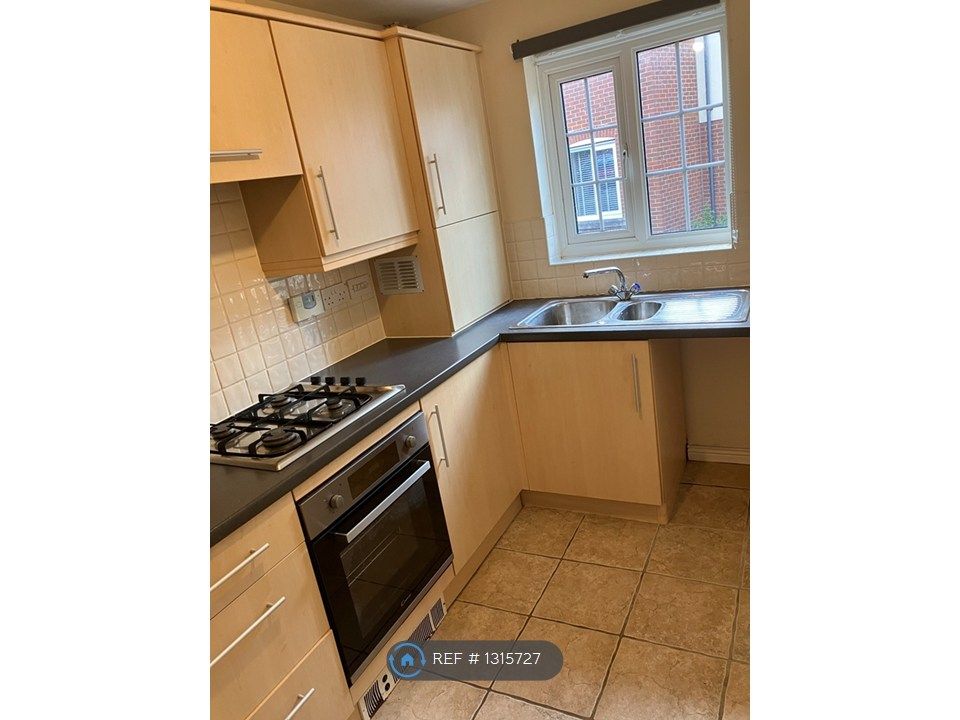 Property photo 3 of 8 Kitchen