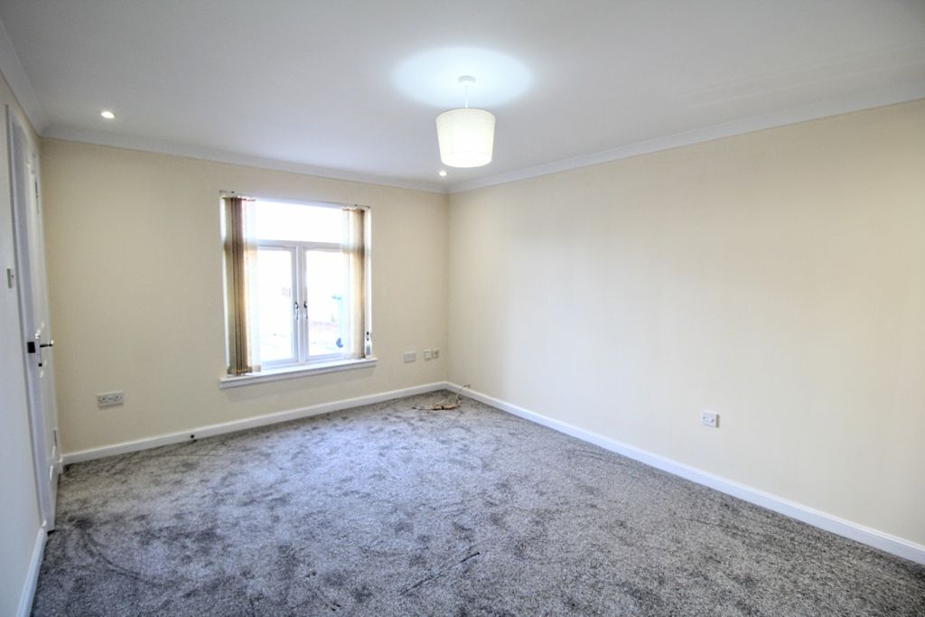 Property photo 3 of 19 Lounge